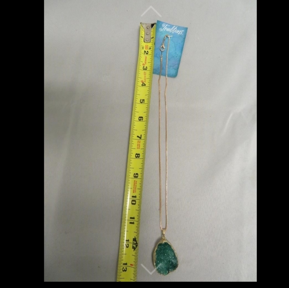 New Green Dyed Natural Crystal Pendant Necklace - Picture 4 of 4